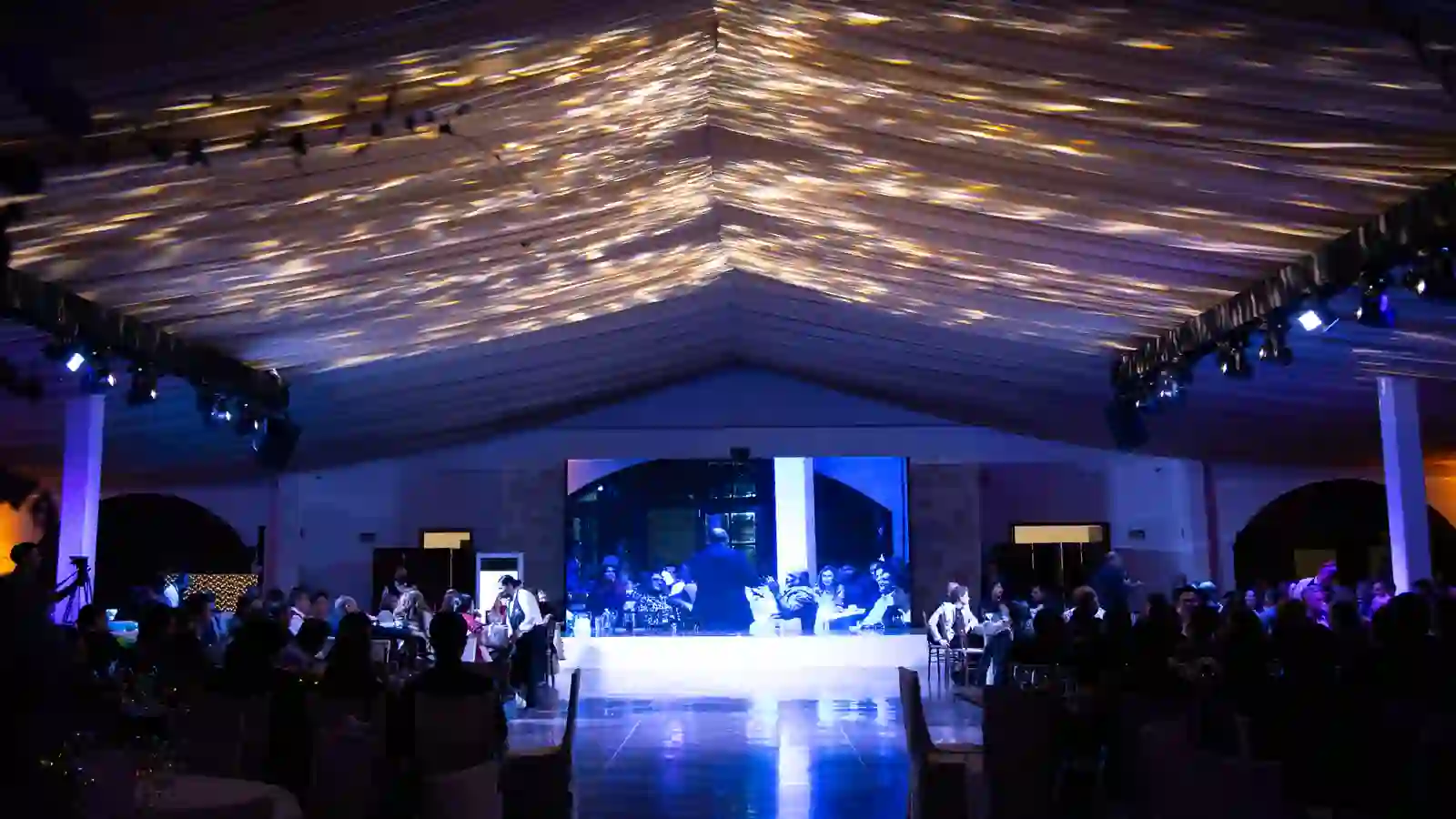 Recinto Cerrado: iluminación en el techo