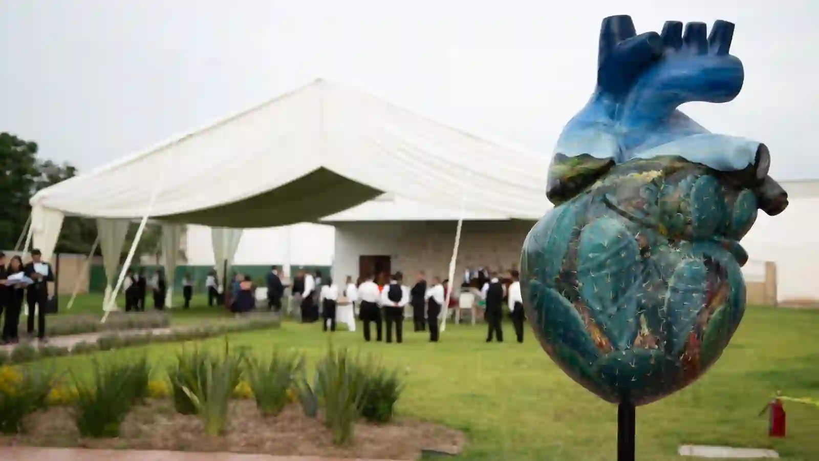 Recinto Abierto: carpa y jardín