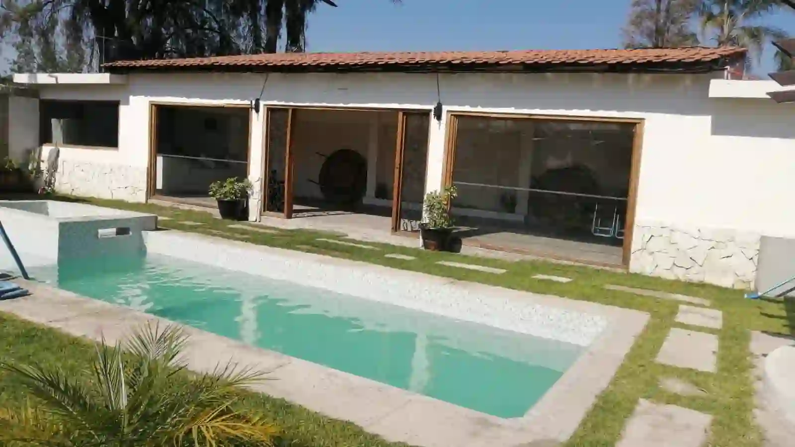 Alberca y salón techado